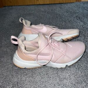 Nike Tennis Shoes